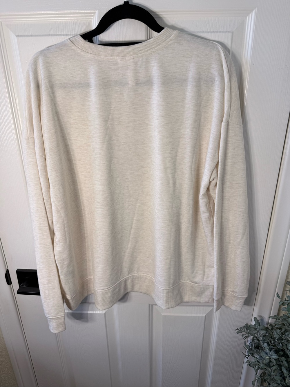 Cozy Women's Cream Crewneck Sweatshirt NWT - Picture 2 of 3